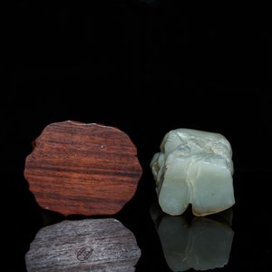 Een Chinese jade penselenbeker en een figuur van Guanyin, Qing — foto 6