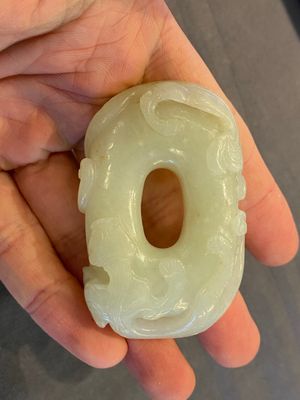 Een Chinese jade sculptuur met twee chilongs, Qing — foto 3