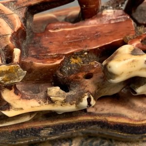 Een Chinese jade vaas op opengewerkte sokkel, Qing — foto 18