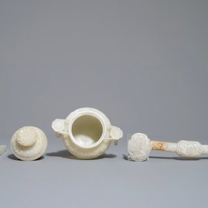 Een Chinese jade wierookbrander, ruyi scepter en een telraam, 19/20e eeuw — foto 6