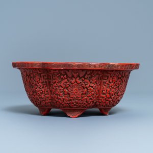 Een Chinese jardinière in rood lakwerk, Yongzheng/Qianlong — foto 2