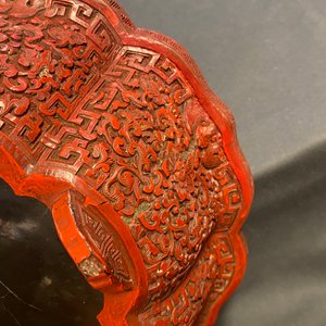 Een Chinese jardinière in rood lakwerk, Yongzheng/Qianlong — foto 25