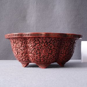 Een Chinese jardinière in rood lakwerk, Yongzheng/Qianlong — foto 8