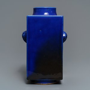Een Chinese kalligrafie plaquette met datum 1947 en een monochrome blauwe cong vaas, 19e eeuw — foto 5