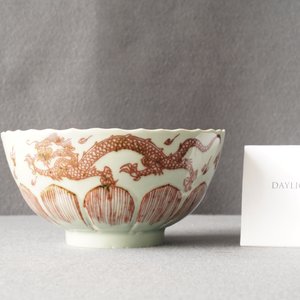 Een Chinese kom met koperrood drakendecor op celadon fondkleur, Kangxi — foto 9