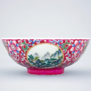 Een Chinese kom met landschapsdecors op ruby ground, 19/20e eeuw — foto 5