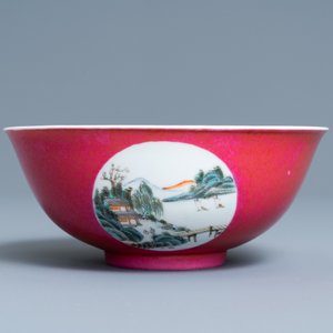 Een Chinese kom met medaillons op robijnrode fondkleur, 19/20e eeuw — foto 3