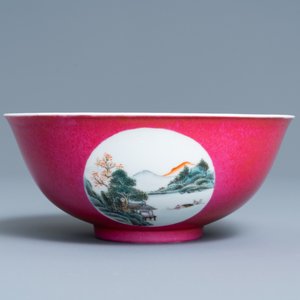 Een Chinese kom met medaillons op robijnrode fondkleur, 19/20e eeuw — foto 4