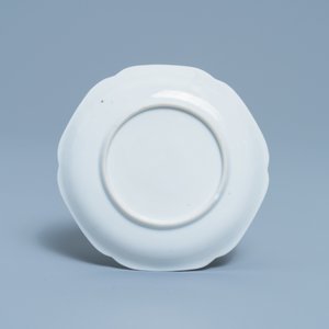 Een Chinese kop en schotel met decor naar Cornelis Pronk, Yongzheng/Qianlong — foto 3