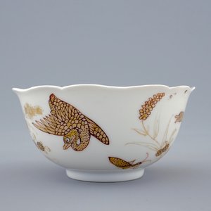 Een Chinese kop en schotel met verguld decor van eenden en insecten, Yongzheng, 1723-1735 — foto 5