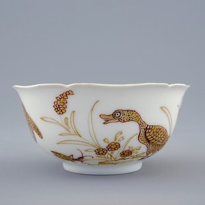 Een Chinese kop en schotel met verguld decor van eenden en insecten, Yongzheng, 1723-1735 — foto 7