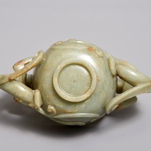 Een Chinese kop met chilong-grepen in celadon en bruine jade, wellicht vroege Qing — foto 7