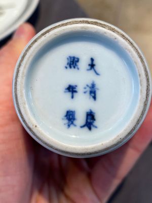 Een Chinese koperrode 'draken' vaas op houten sokkel, Kangxi merk, 19/20e eeuw — foto 16