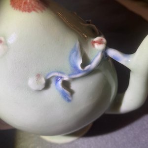 Een Chinese koperrode en blauwe perzikvormige cadogan theepot met celadon fondkleur, 18/19e eeuw — foto 8