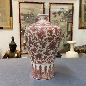 Een Chinese koperrode 'meiping' vaas met pioenslingers, Qianlong merk, 19/20e eeuw — foto 8