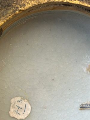 Een Chinese langyao geglazuurde 'guanyin zun' vaas met verguld bronzen montuur, Kangxi — foto 8