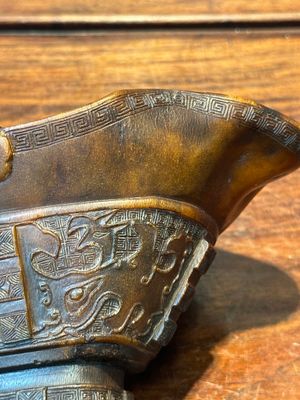 Een Chinese 'libation cup' in neushoornhoorn met chilongs, 17/18e eeuw — foto 11