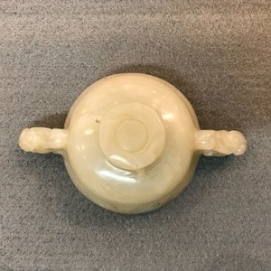 Een Chinese lichte celadon jade rituele beker, 18/19e eeuw — foto 12