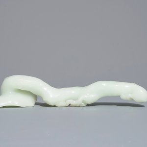 Een Chinese lichte celadon jade ruyi scepter, 19/20e eeuw — foto 7