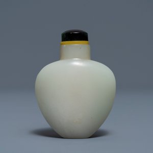 Een Chinese lichte celadon jade snuiffles, 19e eeuw — foto 2
