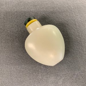 Een Chinese lichte celadon jade snuiffles, 19e eeuw — foto 10