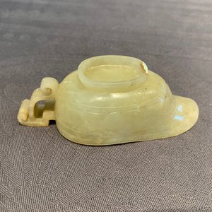 Een Chinese lichtgele jade libation cup, 19th C. — foto 15