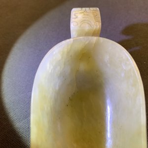 Een Chinese lichtgele jade libation cup, 19th C. — foto 17