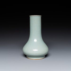 Een Chinese Longquan celadon flesvormige vaas, Song/Ming — foto 5
