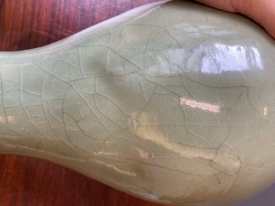 Een Chinese Longquan celadon 'meiping' vaas, Ming — foto 11