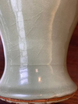 Een Chinese Longquan celadon 'meiping' vaas, Ming — foto 12