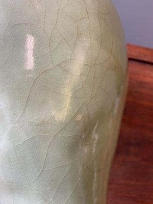 Een Chinese Longquan celadon 'meiping' vaas, Ming — foto 13