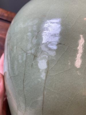 Een Chinese Longquan celadon 'meiping' vaas, Ming — foto 14