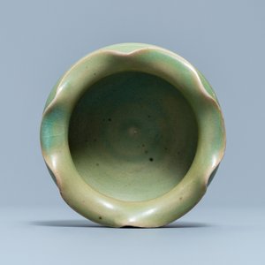 Een Chinese Longquan celadon penselenwasser, Yuan/Ming — foto 2
