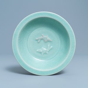 Een Chinese Longquan celadon 'twin fish' schotel, Song — foto 1