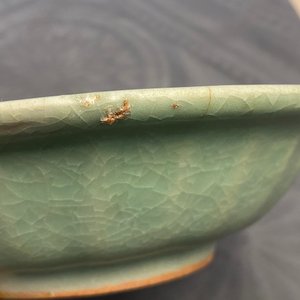 Een Chinese Longquan celadon 'twin fish' schotel, Song — foto 13