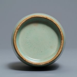 Een Chinese Longquan celadon vaas, 19/20e eeuw — foto 5