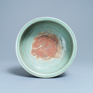 Een Chinese Longquan celadon wierookbrander met houten deksel met zeepstenen Boeddha, Ming — foto 6