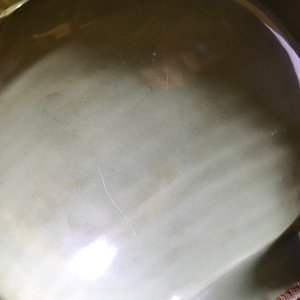 Een Chinese Longquan celadon yuhuchunping vaas, Yuan — foto 11