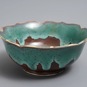 Een Chinese lotusvormige kom met turquoise flambé glazuur met bruine fondkleur, Yongzheng/Qianlong — foto 7