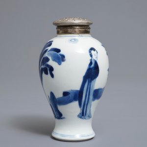 Een Chinese 'melk en bloed' schotel, een blauwwitte klapmutskom en een theebus, Kangxi — foto 5