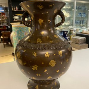 Een Chinese met goud bespatte bronzen vaas, Qianlong merk, Qing — foto 17