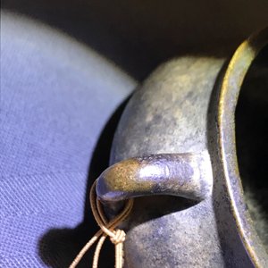 Een Chinese met goud bespatte bronzen wierookbrander, Xuande merk, 18e eeuw — foto 11