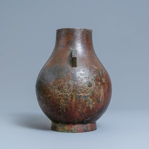 Een Chinese met koper ingelegde bronzen 'hu' vaas, Ming — foto 2