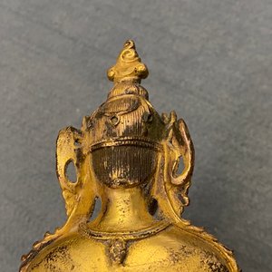 Een Chinese met koraal en turkoois ingelegde verguld bronzen figuur van Boeddha Amitayus, 18/19e eeuw — foto 17