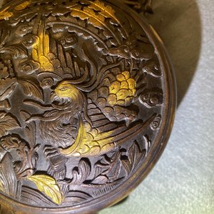 Een Chinese met vergulding bespatte bronzen vaas met feniksen, Qianlong merk, 18/19e eeuw — foto 14