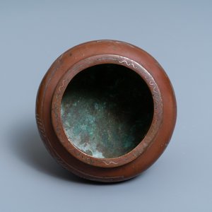 Een Chinese met zilver en koper ingelegde bronzen wierookbrander, Xuande merk, 18/19e eeuw — foto 6