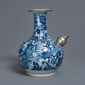 Een Chinese met zilver gemonteerde blauw-witte 'Bleu de Hue' kendi voor de Vietnamese markt, 19e eeuw — foto 2