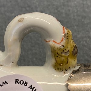 Een Chinese met zilver gemonteerde vaas met ijzerrood decor van een draak en een feniks, Kangxi — foto 11