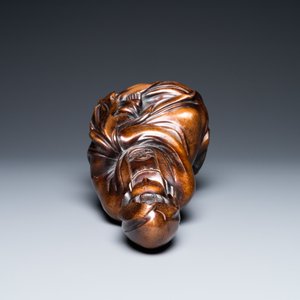 Een Chinese met zilver ingelegde bronzen figuur van Guanyin, Shi Sou merk, 18/19e eeuw — foto 6