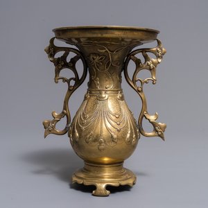 Een Chinese met zilver ingelegde bronzen vaas, 18/19e eeuw — foto 1